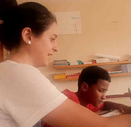 Bruna Aieta e educando
