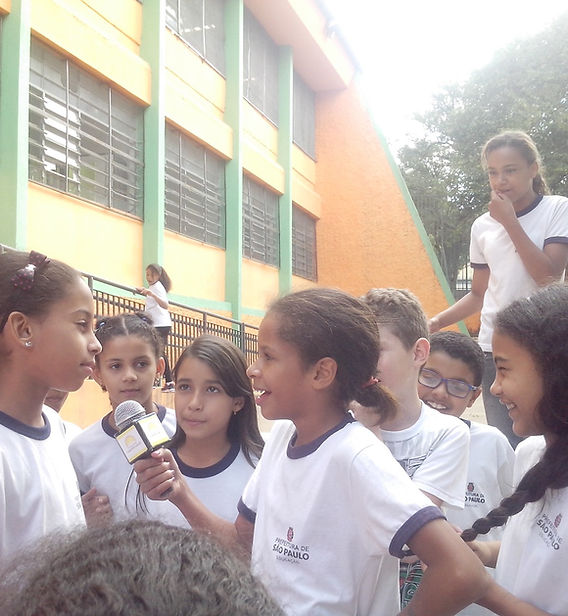 Educandos em escola
